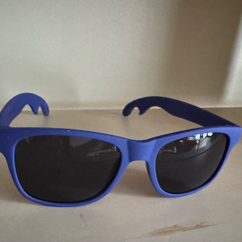Victoria’s Secret Pink Sunglasses with built in bottle opener NEW 😎🏝️